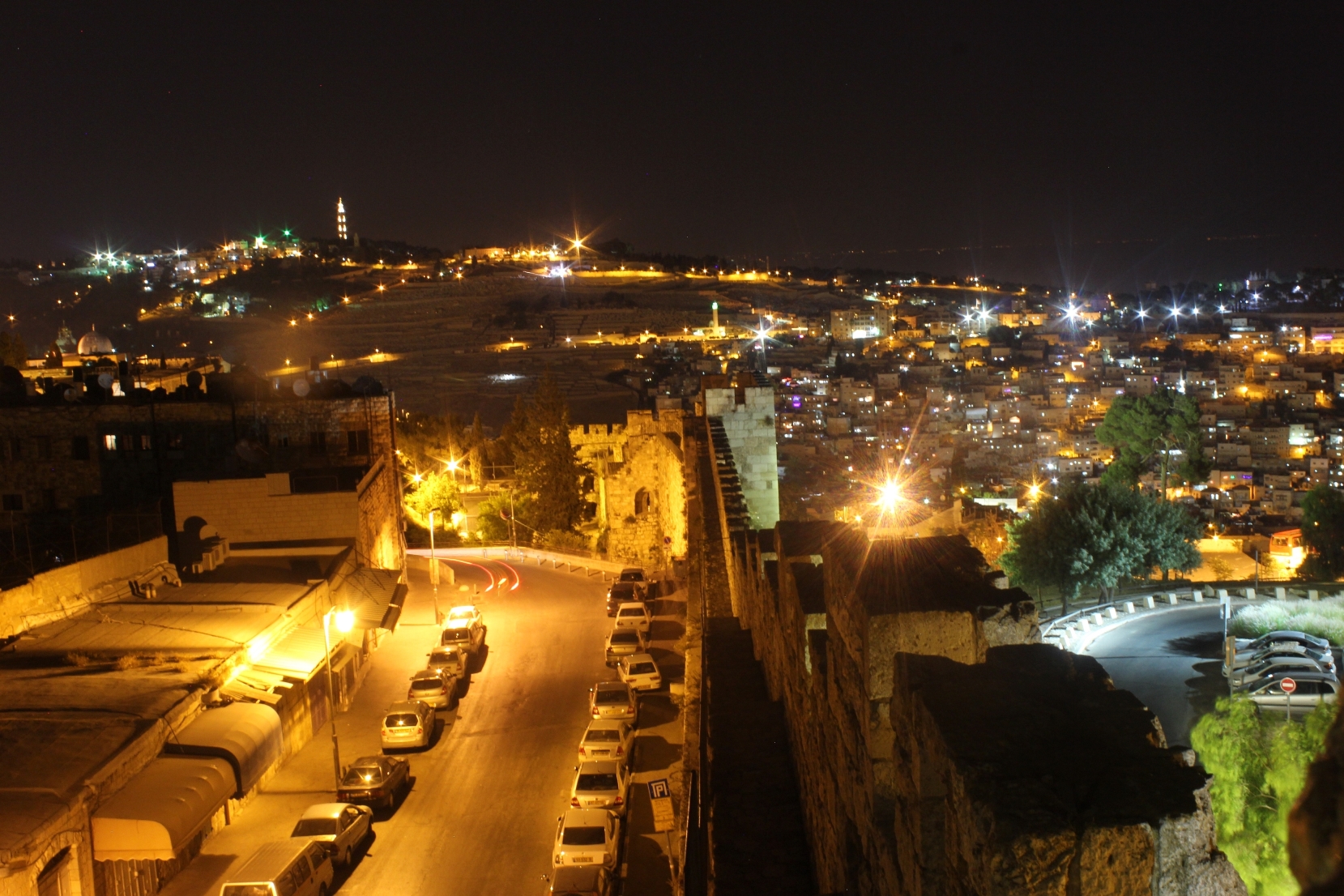 טיילת של חומות העיר העתיקה. צילום: פמי